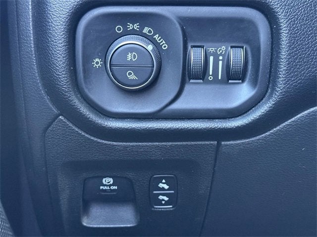 2022 RAM 1500 Laramie Crew Cab 4x2 5'7" Box