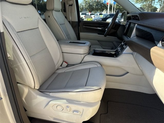 2023 GMC Yukon Denali - Photo 29