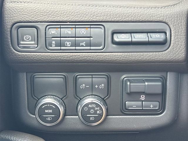 2023 GMC Yukon Denali - Photo 18