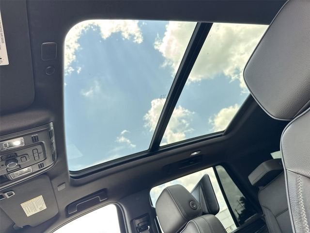 2023 GMC Yukon Denali - Photo 19
