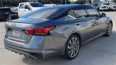 2023 Nissan Altima SL FWD