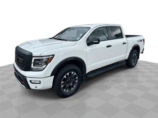2023 Nissan TITAN Crew Cab PRO-4X 4x4