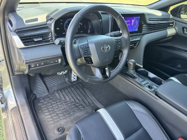 2025 Toyota Camry SE - Photo 10