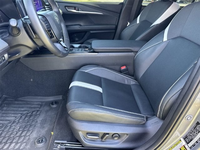 2025 Toyota Camry SE - Photo 19
