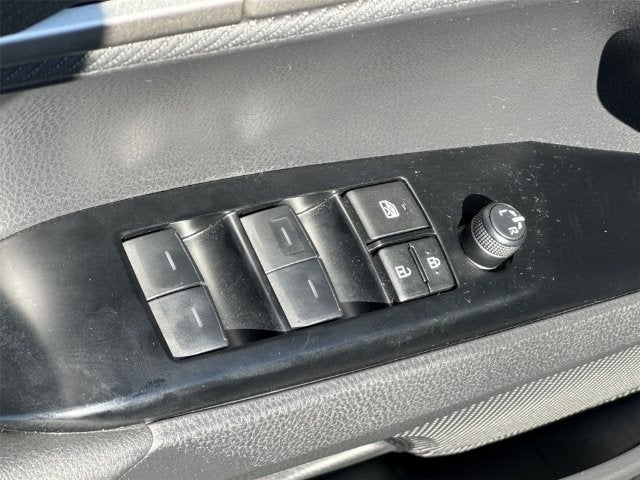 2025 Toyota Camry SE - Photo 23