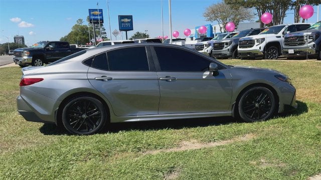2025 Toyota Camry SE - Photo 9