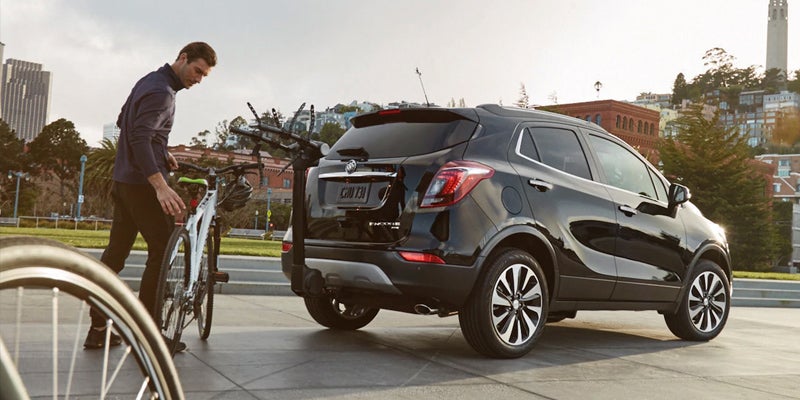 2019 BUICK ENCORE with man put his bike in car bag
